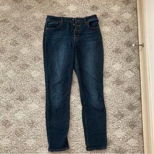 High waisted skinny Jean with button detail, from Francesca’s boutique. Size 28